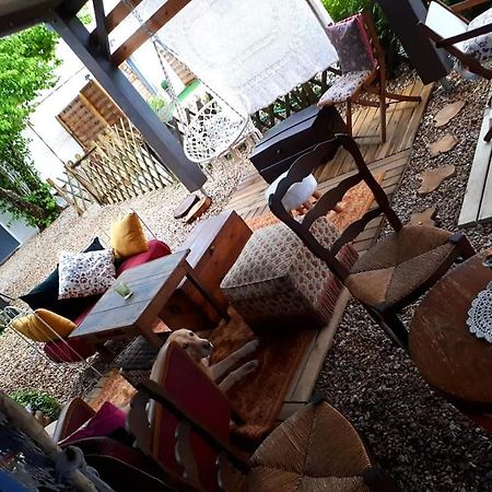 Chez Gladys Et Ses Enfants Hotel Lain Exterior foto